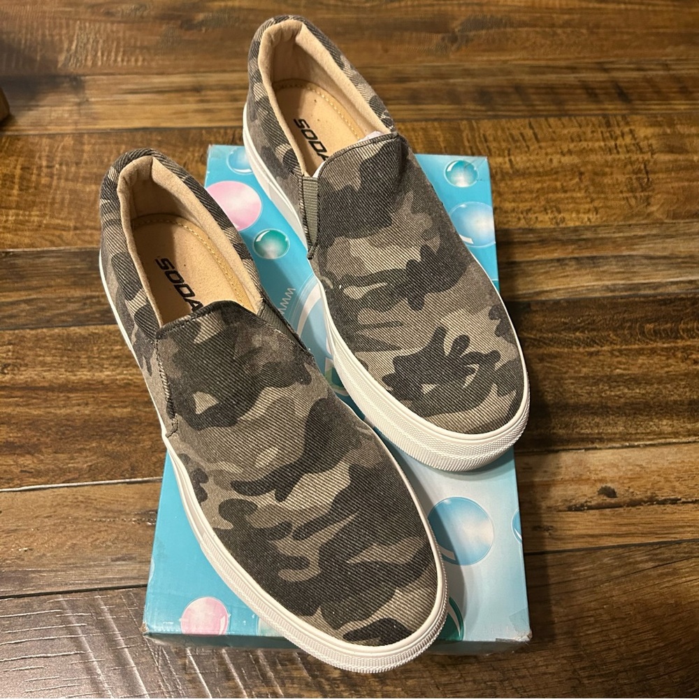 Soda Flat Women Size
10 Shoes Slip On Loafers Sneakers
Hike-G camouflage green